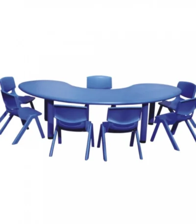 Crescent-shaped semicircular table / conversation