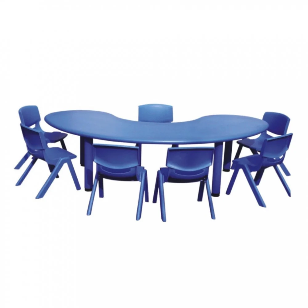 Crescent-shaped semicircular table / conversation