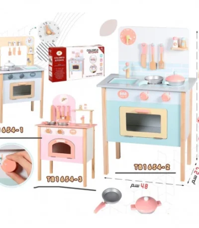 A complete wooden kitchen available in several colors